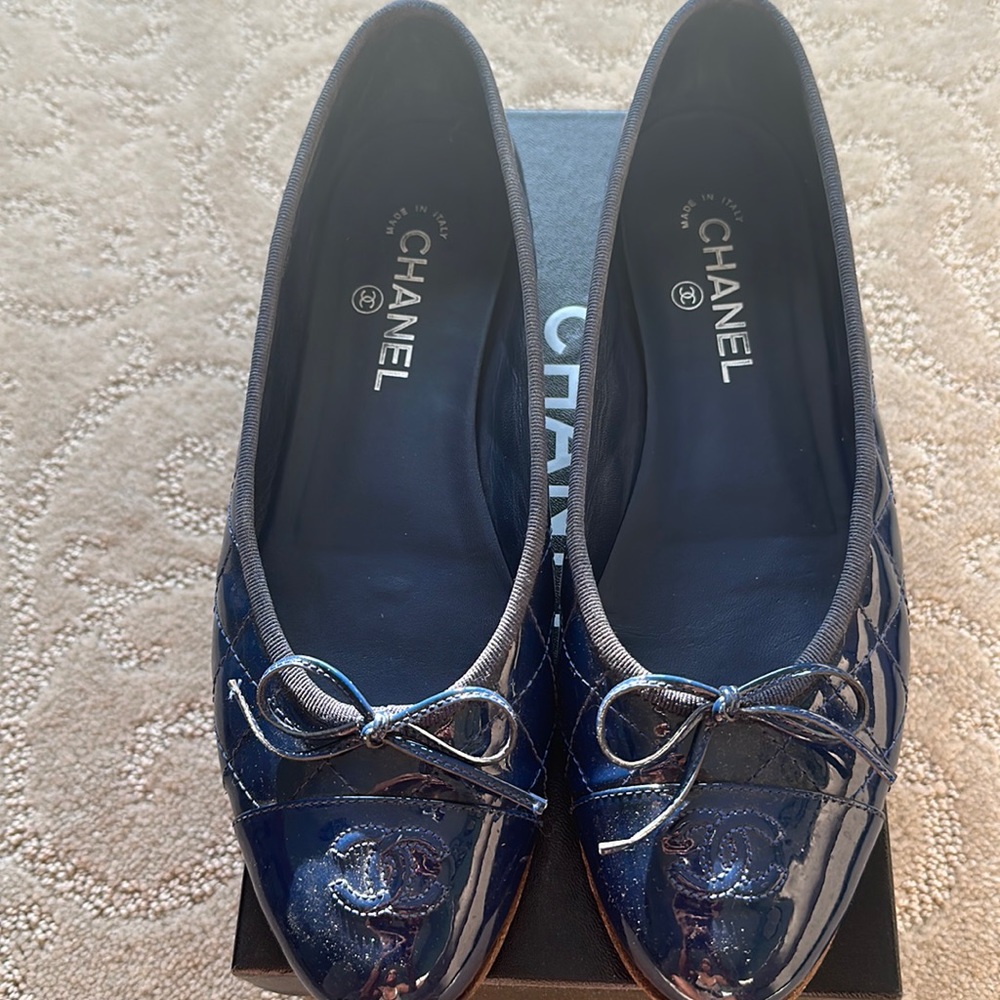CHANEL flat patent, navy blue, size 41